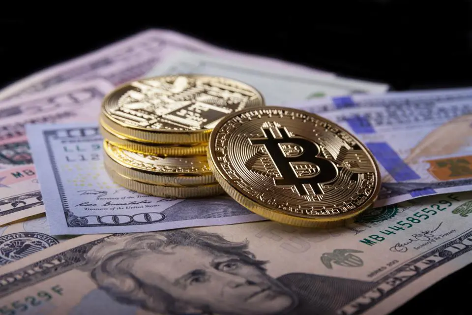 Numerarul este o formă fizică de cripto vs fiat
